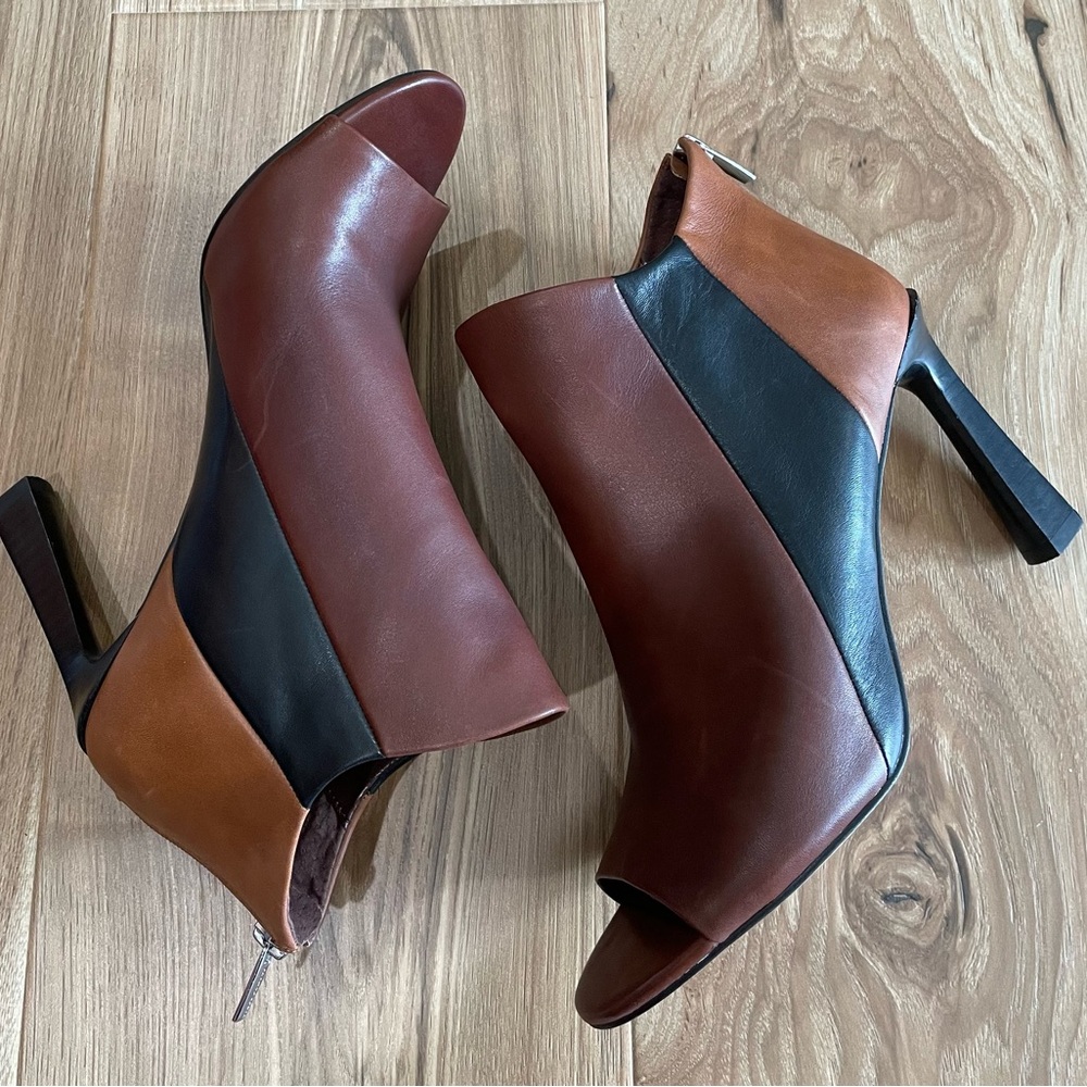 NWOT Vince Camuto Aritziana Brown and Black Color Block Heeled Booties